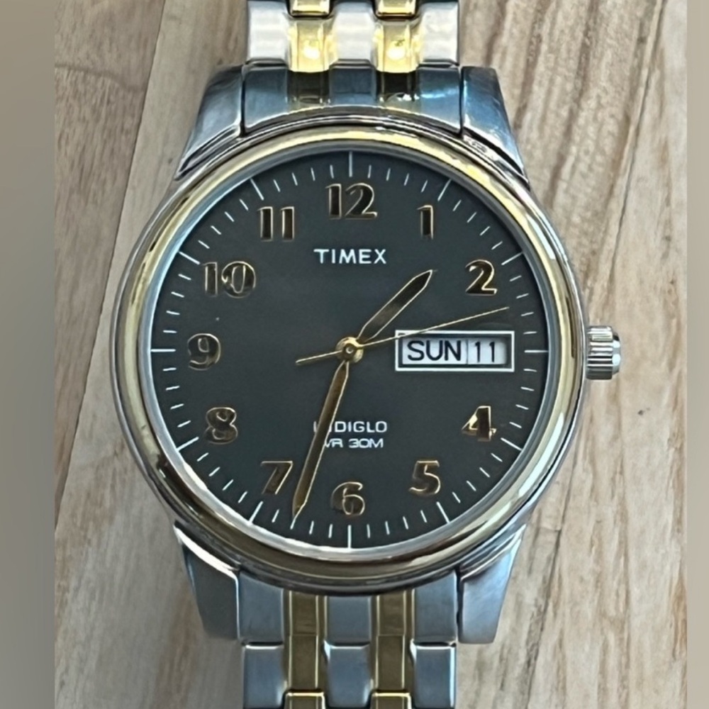 Timex Men's Watch Indiglo Easy Reader Two-Tone Stretch Bracelet Dark Gray Dial